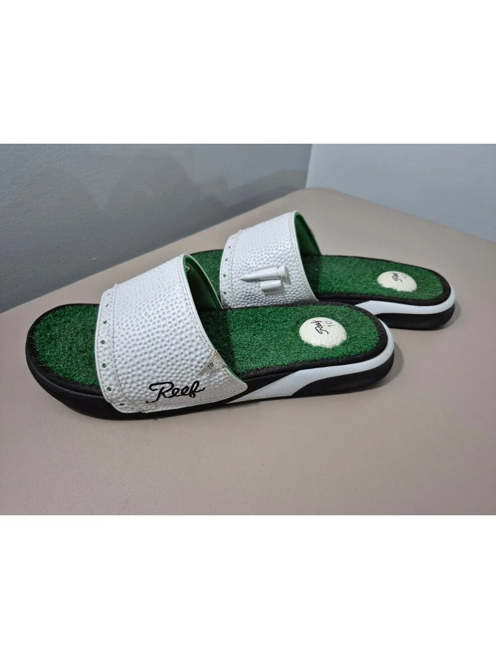 Reef Mulligan Men’s Size 10 Golf Slide Sandals Turf Tee White Green